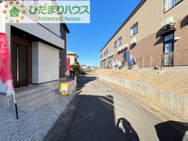 嵐山町川島　14期　未入 居一戸建て　ずっとプラス　01の前面道路含む現地写真|車通りが少ない道路なので駐車も楽々です。