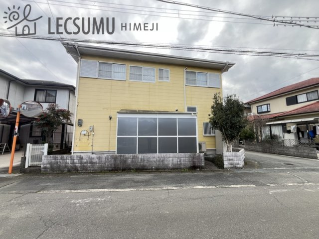 姫路市夢前町前之庄/中古戸建の前面道路含む現地写真