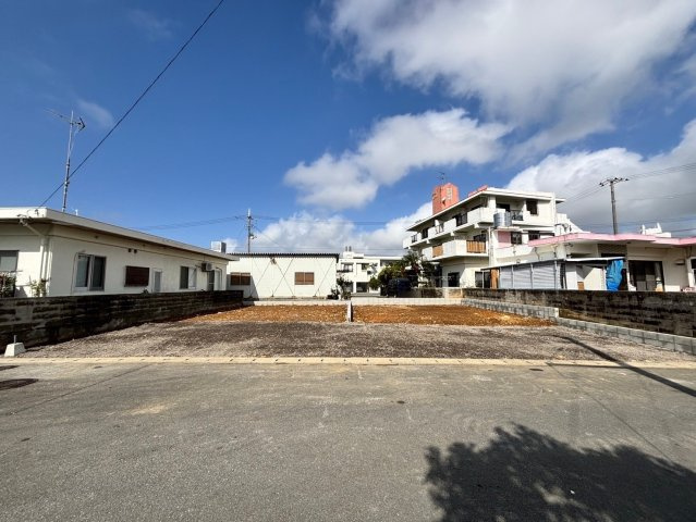 ハートフルタウン読谷村古堅　2号棟の前面道路含む現地写真|2025/1/24 現地写真