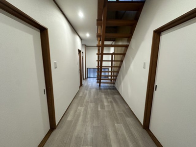 【内装】 | 小野　中古戸建 | ホール廊下

