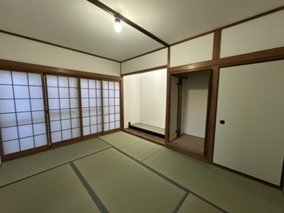 【和室】 | 小野　中古戸建 | 1階西側和室約6帖
床の間、仏間、収納があります♪
