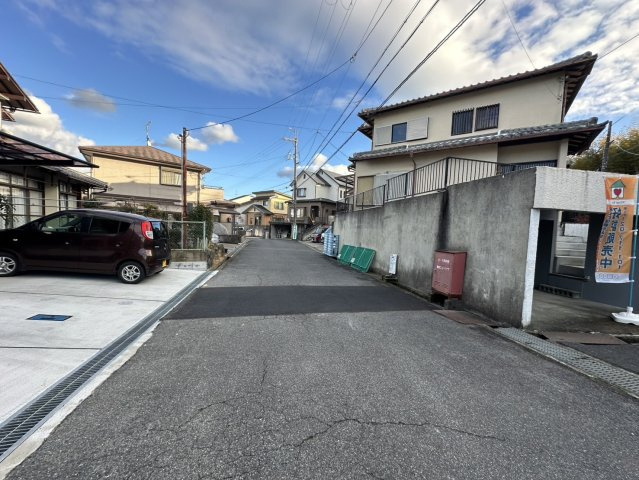 【前面道路含む現地写真】 | 小野　中古戸建 | 幅員約5.8ｍ
間口約11.5ｍ