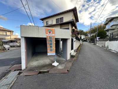 【前面道路含む現地写真】 | 小野　中古戸建 | 幅員約5.8ｍ
間口約16.7ｍ