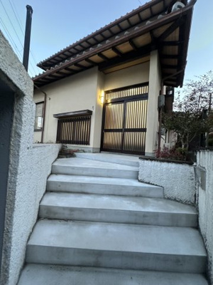 【玄関】 | 小野　中古戸建 | アプローチ部分補修済です♪