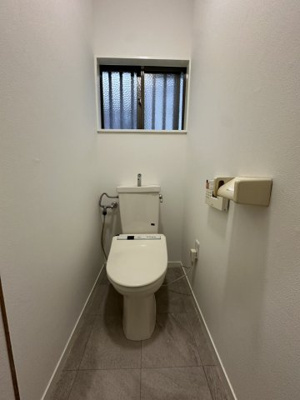【トイレ】 | 小野　中古戸建 | 換気用の窓があります♪