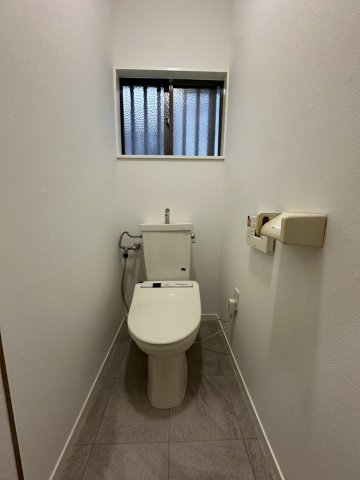 【トイレ】 | 小野　中古戸建 | 換気用の窓があります♪
