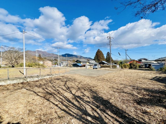 高崎市上室田町の前面道路含む現地写真|車の通りも少ないので、駐車も楽々です♪