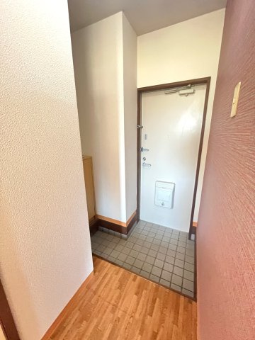 グレースマンションかがみの玄関