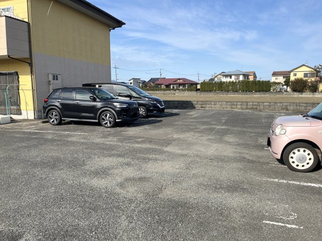 グレースマンションかがみの駐車場