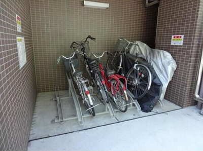 【駐車場】 | エテルノ志村坂上 | 敷地内に自転車置き場があります(^^)/