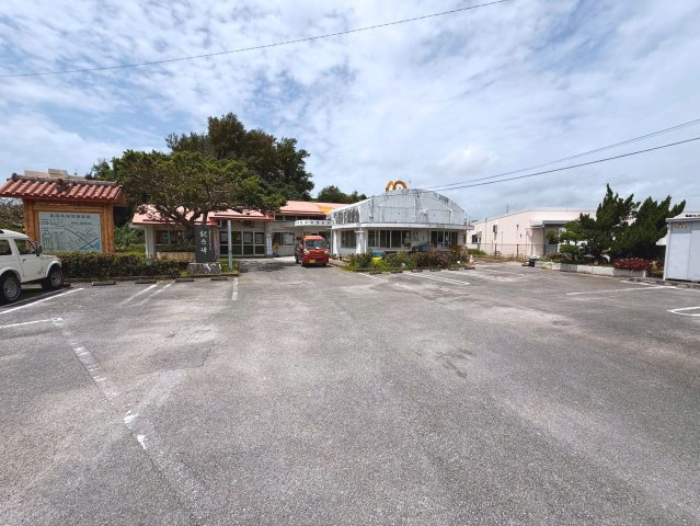 うるま市前原　第3　1号棟の周辺|前原公民館