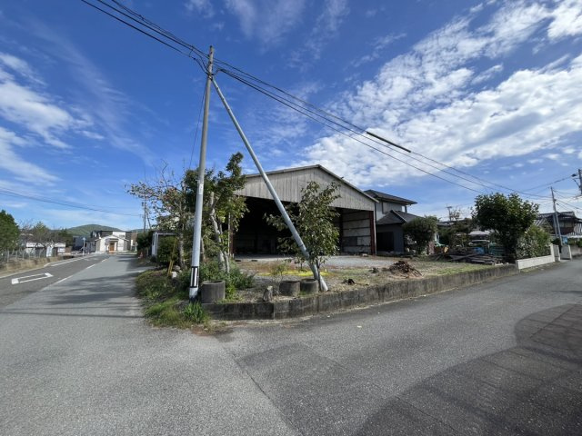 北新田売土地（倉庫付き）の前面道路含む現地写真