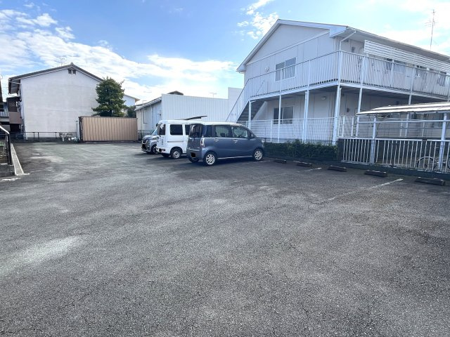 サン・アドヴァンスの駐車場