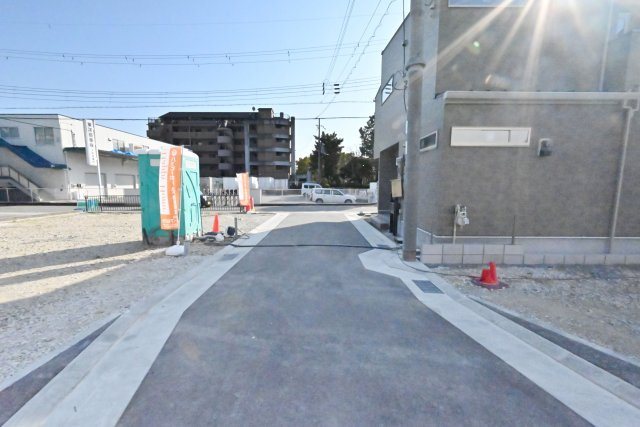 ハッピータウン伊丹瑞穂町6丁目新築一戸建ての前面道路含む現地写真|位置指定道路写真です。