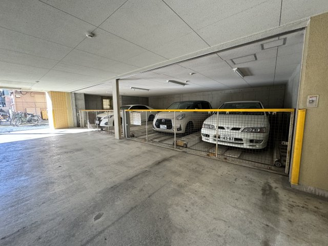 アルシオン東大島の駐車場