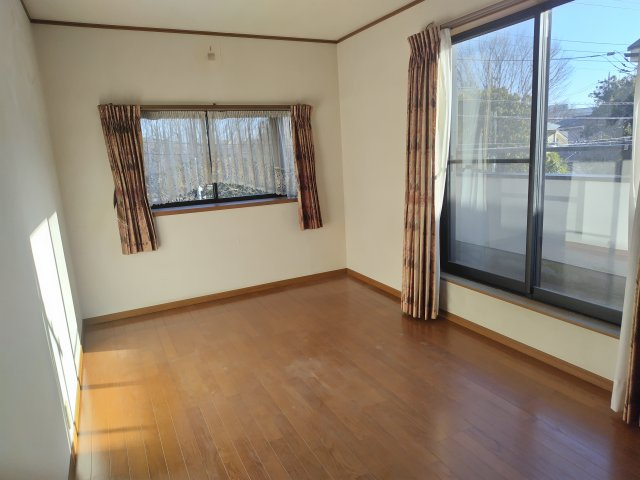 南東道路×全室6帖以上・収納豊富な間取りの洋室|２階東側