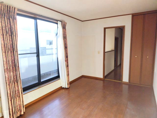 南東道路×全室6帖以上・収納豊富な間取りの洋室|２階東側