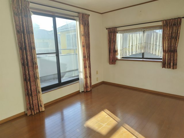 南東道路×全室6帖以上・収納豊富な間取りの洋室|２階西側