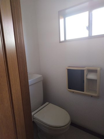 南東道路×全室6帖以上・収納豊富な間取りのトイレ|２階