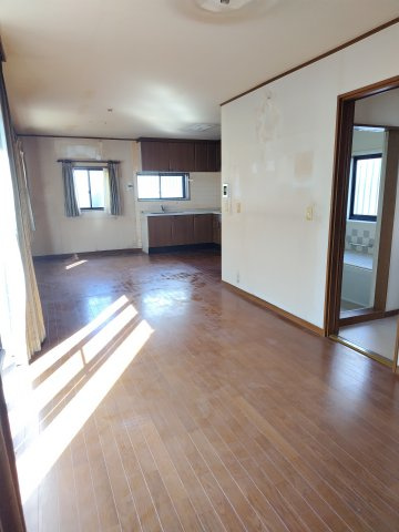 『北鴻巣駅』東口9分の4LDKの2階建。コンビニまで１分の居間・リビング