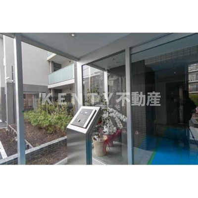 【エントランス】 | Ｄ．Ｌａｒｇｏ鶴見 | ゆとりのあるエントランスです