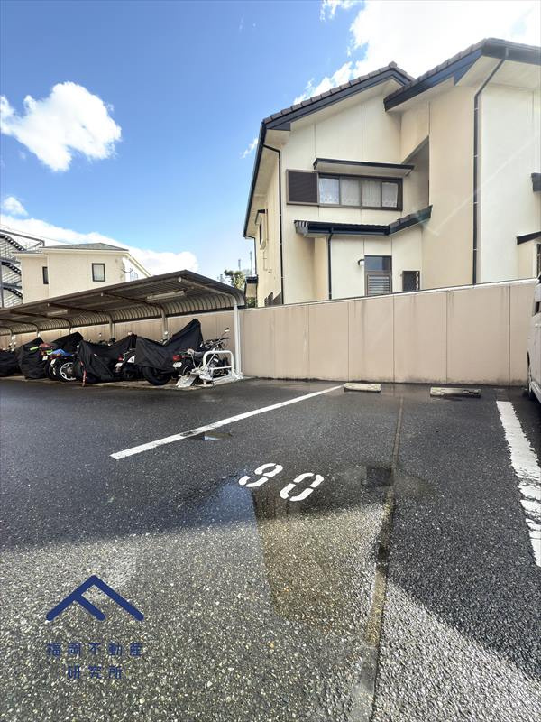 アプローズ諸岡の駐車場|平置き駐車場が無料でお使いいただけます