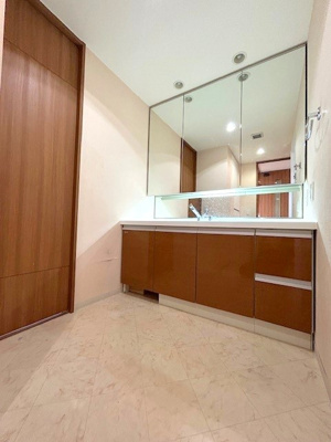 【独立洗面台】 | グランオーパスC棟 | ワイドな洗面台で気分upさせましょう！