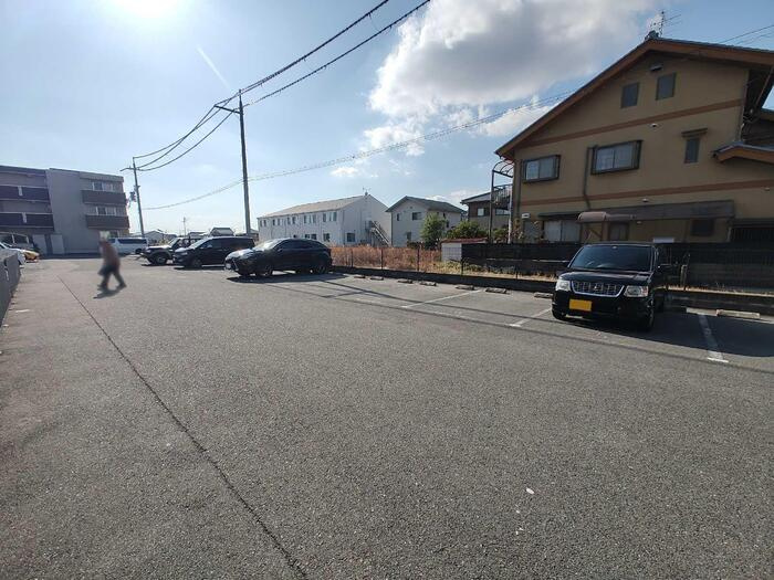 ラキアクアの駐車場