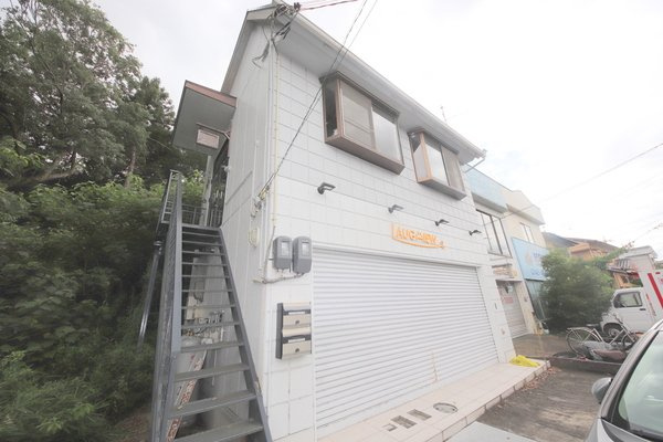 アネックスあやめ池のエントランス