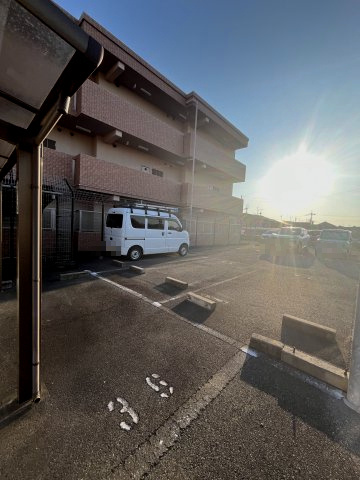 サンクチュアリーの駐車場