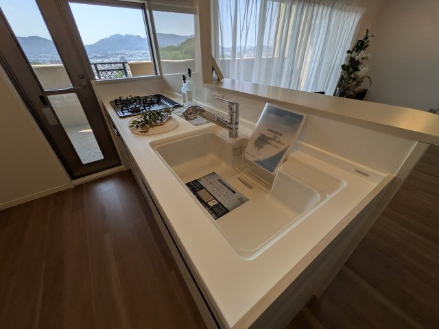 【キッチン】 | 料理をしながらでもご家族との会話を楽しめる対面キッチン