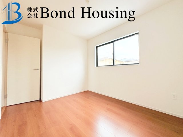 お車並列2台駐車可・収納豊富・大久保町高丘全２棟2号棟の洋室