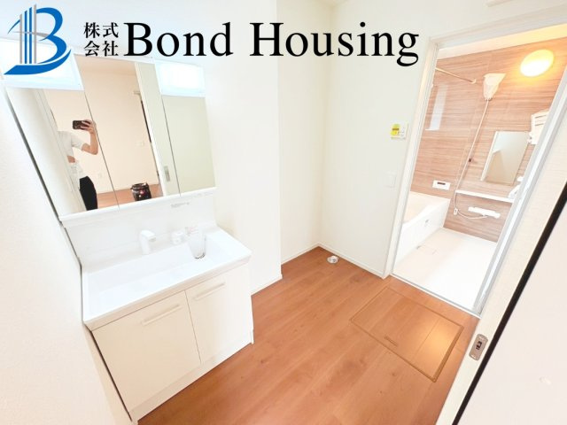 お車並列2台駐車可・収納豊富・大久保町高丘全２棟2号棟の独立洗面台