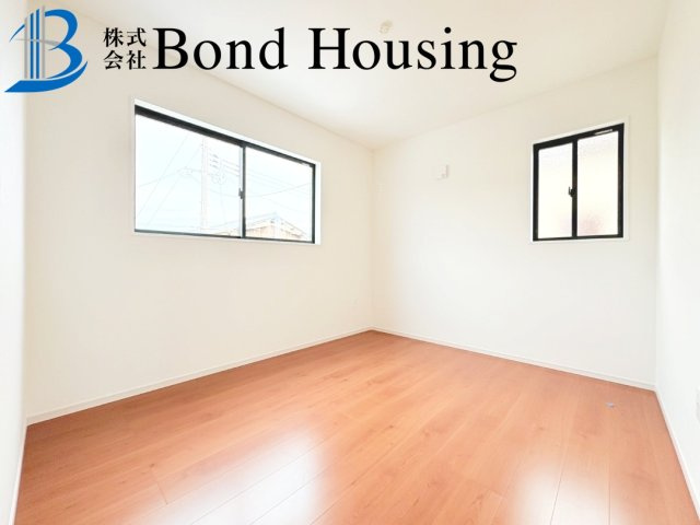 お車並列2台駐車可・収納豊富・大久保町高丘全２棟2号棟の洋室