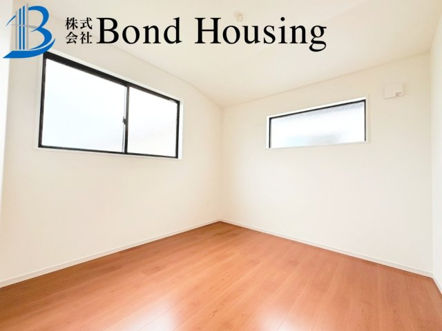 お車並列2台駐車可・収納豊富・大久保町高丘全２棟2号棟の洋室