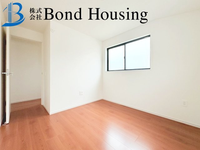 お車並列2台駐車可・収納豊富・大久保町高丘全２棟2号棟の洋室