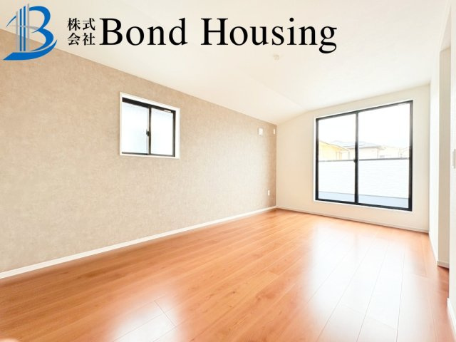 お車並列2台駐車可・収納豊富・大久保町高丘全２棟2号棟の洋室