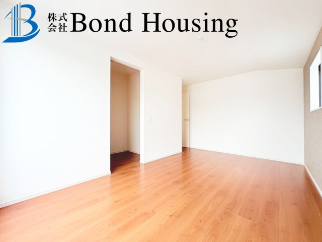 お車並列2台駐車可・収納豊富・大久保町高丘全２棟2号棟の洋室