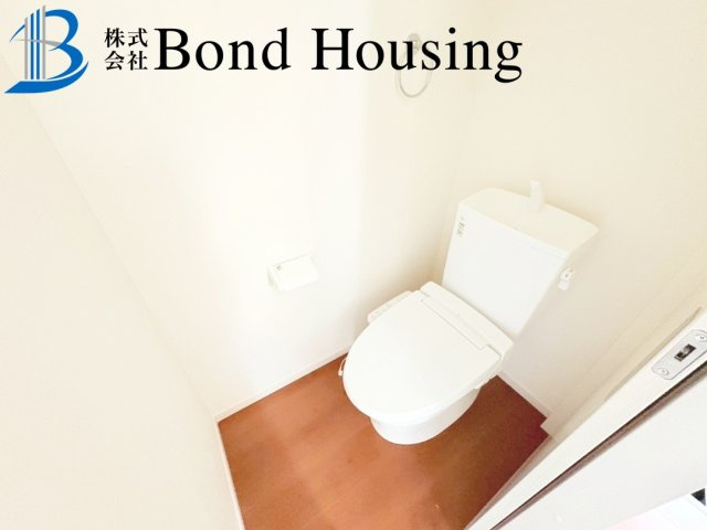 お車並列2台駐車可・収納豊富・大久保町高丘全２棟2号棟のトイレ