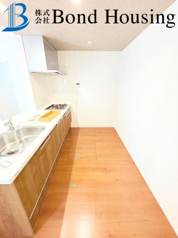 お車並列2台駐車可・収納豊富・大久保町高丘全２棟2号棟のキッチン