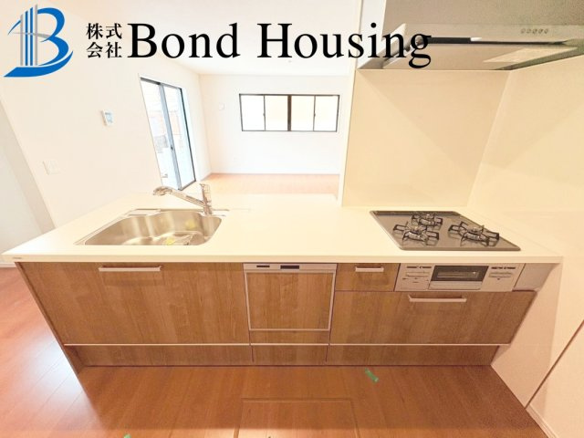 お車並列2台駐車可・収納豊富・大久保町高丘全２棟2号棟のキッチン