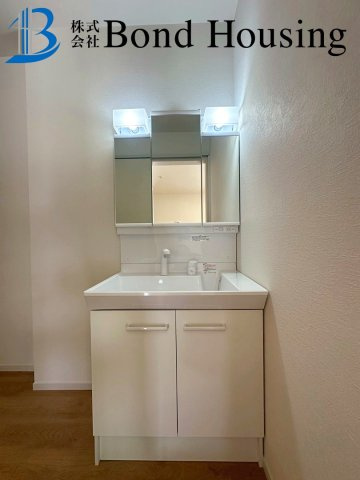 お車並列2台駐車可・収納豊富・大久保町高丘全２棟１号棟の独立洗面台