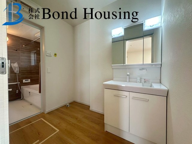 お車並列2台駐車可・収納豊富・大久保町高丘全２棟１号棟の独立洗面台