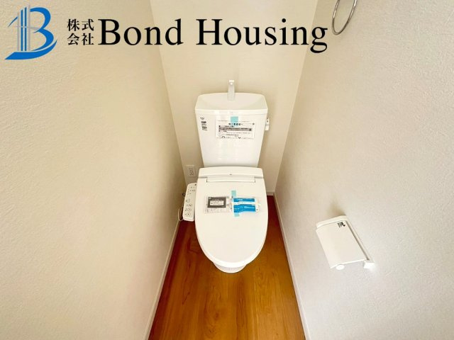 お車並列2台駐車可・収納豊富・大久保町高丘全２棟１号棟のトイレ