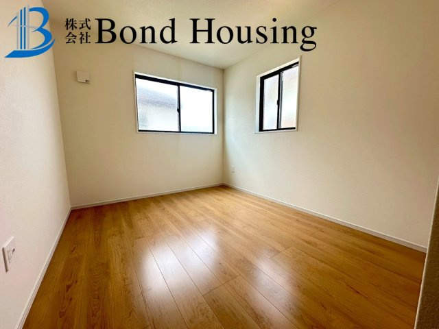お車並列2台駐車可・収納豊富・大久保町高丘全２棟１号棟の洋室