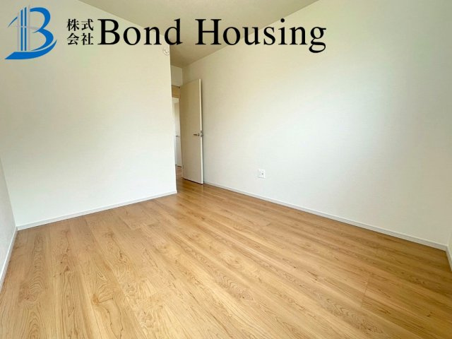 お車並列2台駐車可・収納豊富・大久保町高丘全２棟１号棟の洋室
