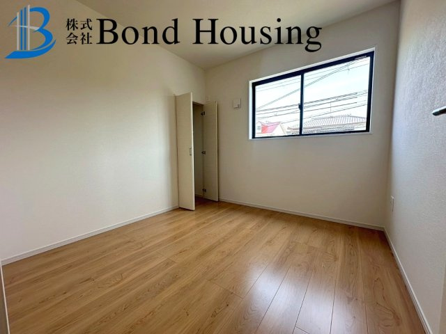 お車並列2台駐車可・収納豊富・大久保町高丘全２棟１号棟の洋室