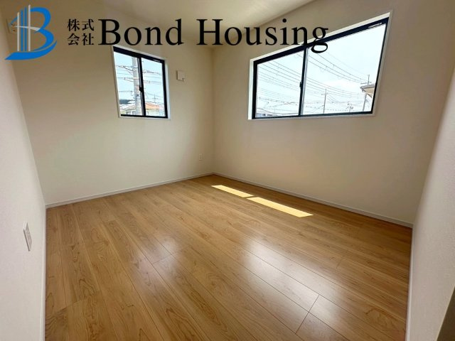 お車並列2台駐車可・収納豊富・大久保町高丘全２棟１号棟の洋室