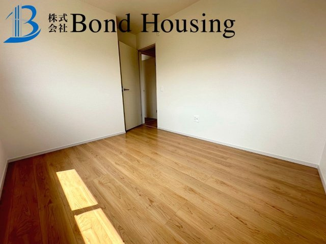 お車並列2台駐車可・収納豊富・大久保町高丘全２棟１号棟の洋室