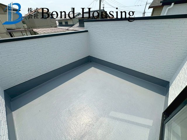 お車並列2台駐車可・収納豊富・大久保町高丘全２棟１号棟のバルコニー